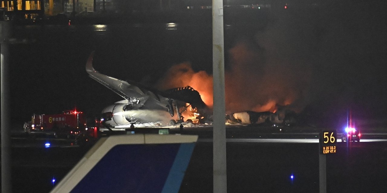 UPDATE 3 - 5 dead after collision between Japan Airlines, coast guard planes at Tokyo airport