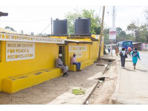 Kenya: Mosques and churches, bathed in yellow paint